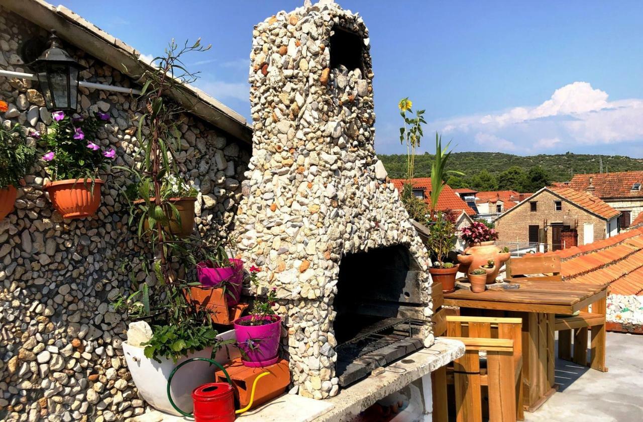 Guest House San Nikola Stari Grad  Exteriör bild
