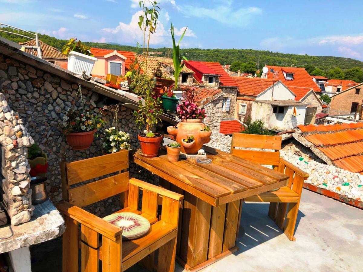 Guest House San Nikola Stari Grad  Exteriör bild